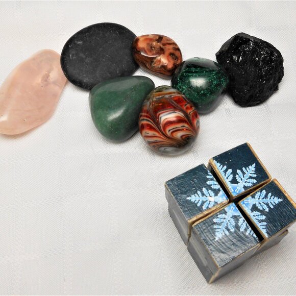 No.3 Mini 10-sided puzzle with 8 collages pieces - Picture 3 of 3